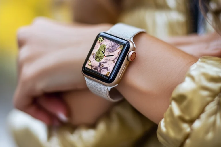 Stylish women’s Smartwatch